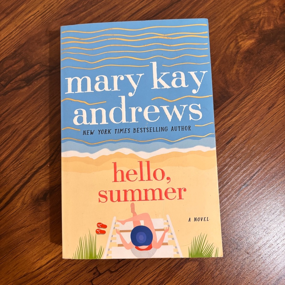3/$20 📚 Hello Summer, Mary Kay Andrews - Paperback